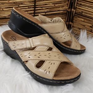 Clarks  bendable leather sandals size 9M